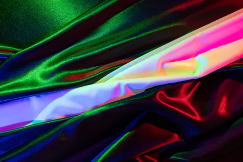 होलोग्राफिक 4K वॉलपेपर · abstract · 3840×2560