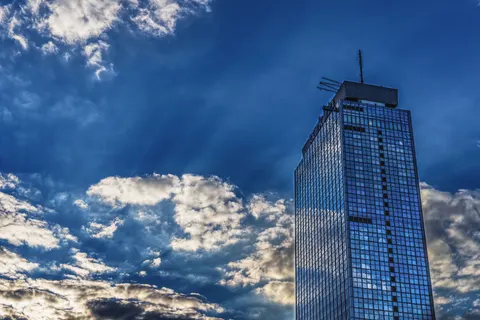 Обои Стеклянная башня 4K · architecture · 3840×2560