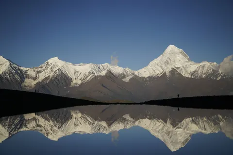 山中湖泊 4K壁纸 · mountains · 3840×2560