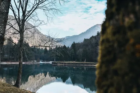 خلفية بحيرة جبلية بدقة 4K · mountains · 3840×2563