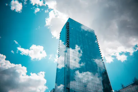 Обои Стеклянная башня 4K · architecture · 3840×2560
