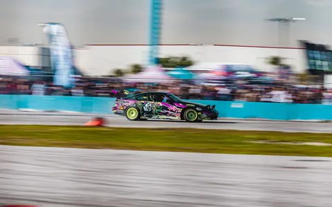 Race Car 4K Wallpaper · cars · 3840×2402