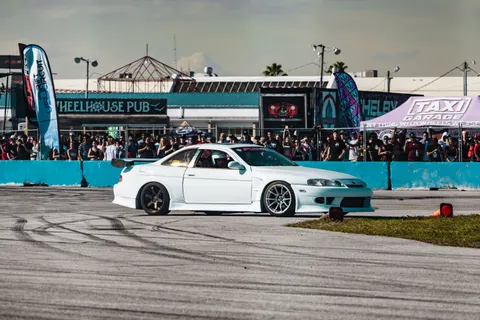 Race Car 4K Wallpaper · cars · 3840×2560