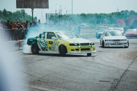 Race Car 4K Wallpaper · cars · 3840×2560