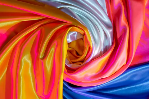 होलोग्राफिक 4K वॉलपेपर · abstract · 3840×2560