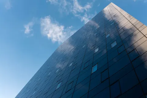 Обои Стеклянная башня 4K · architecture · 3840×2562