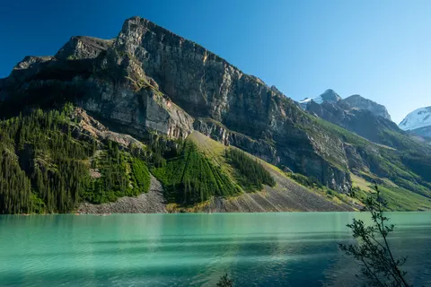 山中湖泊 4K壁纸 · mountains · 3840×2560