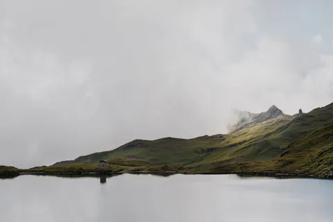 Обои Горное озеро 4K · mountains · 3840×2560