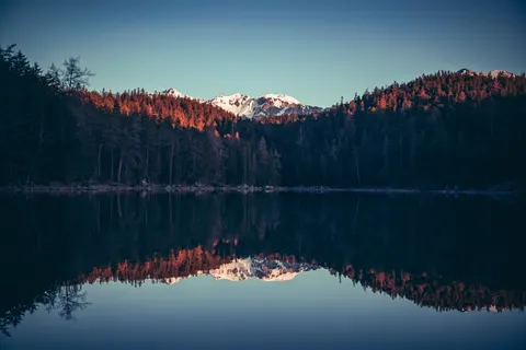 Fond d'écran Lac de montagne 4K · mountains · 3840×2560