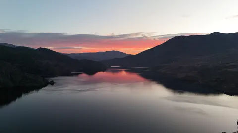 Fond d'écran Lac de montagne 4K · mountains · 3840×2160