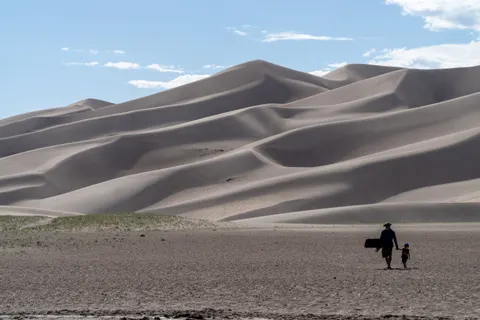 Desert Curves 4K Wallpaper · minimal · 3840×2560