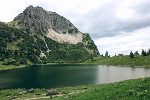 Mountain Lake 4K Wallpaper · mountains · 3840×2560