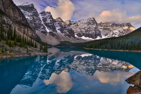 خلفية بحيرة جبلية بدقة 4K · mountains · 3840×2564