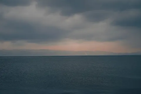 Still Water 4K Wallpaper · minimal · 3840×2560