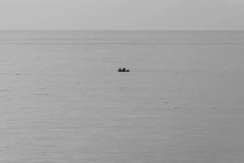 Still Water 4K Wallpaper · minimal · 3840×2561