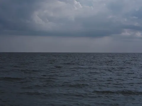 Still Water 4K Wallpaper · minimal · 3840×2880