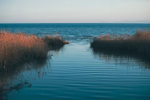 Still Water 4K Wallpaper · minimal · 3840×2560