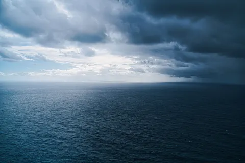 Still Water 4K Wallpaper · minimal · 3840×2561