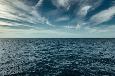 Still Water 4K Wallpaper · minimal · 3840×2555