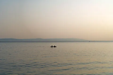 Still Water 4K Wallpaper · minimal · 3840×2560