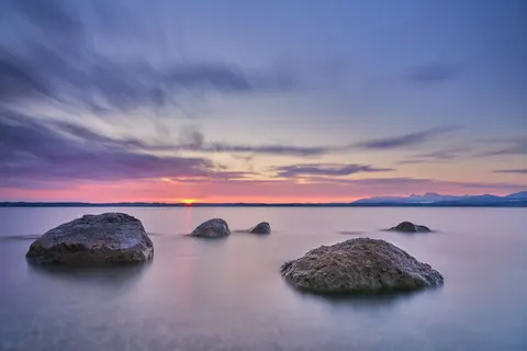 Still Water 4K Wallpaper · minimal · 3840×2560