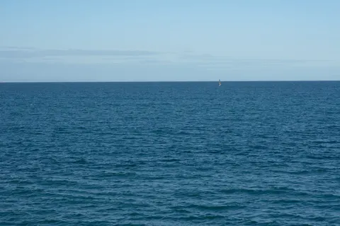 Still Water 4K Wallpaper · minimal · 3840×2563