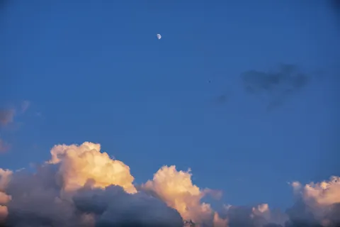 Pastel Clouds 4K Wallpaper · minimal · 3840×2560
