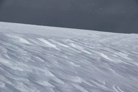 Snow Field 4K Wallpaper · minimal · 3840×2560