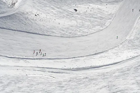 Snow Field 4K Wallpaper · minimal · 3840×2560