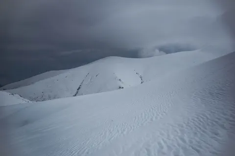 Snow Field 4K Wallpaper · minimal · 3840×2560