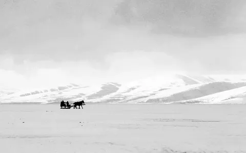 Sneeuwvlakte 4K-achtergrond · minimal · 3840×2379