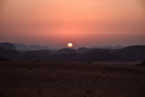 Dune Sunset 4K Wallpaper · minimal · 3840×2560