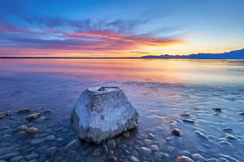 Zen Stones 4K Wallpaper · minimal · 3840×2560