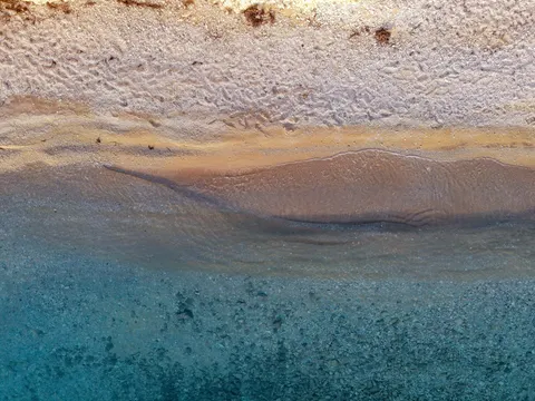 خلفية شاطئ استوائي بدقة 4K · ocean · 3840×2880