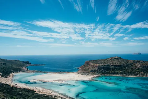 خلفية شاطئ استوائي بدقة 4K · ocean · 3840×2563