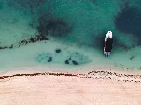 خلفية شاطئ استوائي بدقة 4K · ocean · 3840×2880