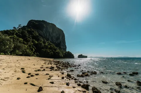 خلفية شاطئ استوائي بدقة 4K · ocean · 3840×2520