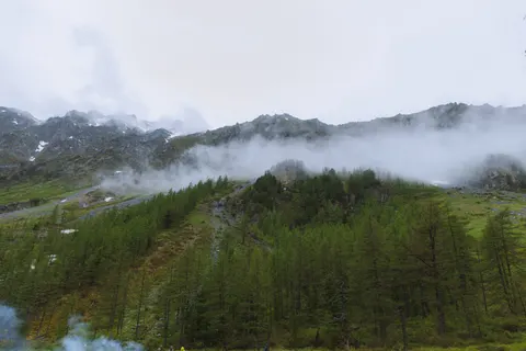 Foggy Valley 4K Wallpaper · mountains · 3840×2560