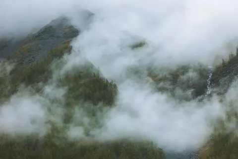Foggy Valley 4K Wallpaper · mountains · 3840×2560
