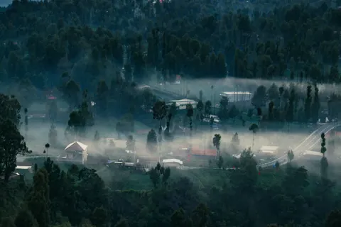 Foggy Valley 4K Wallpaper · mountains · 3840×2560