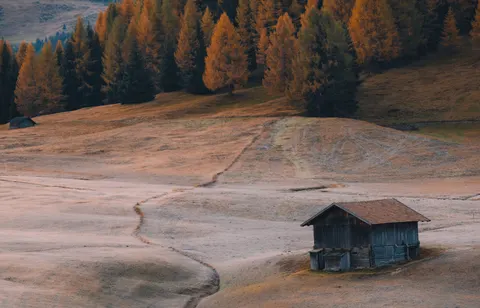 Mountain Cabin 4K Wallpaper · mountains · 3840×2470