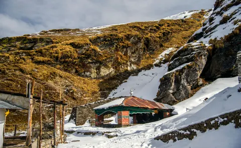 Mountain Cabin 4K Wallpaper · mountains · 3840×2362