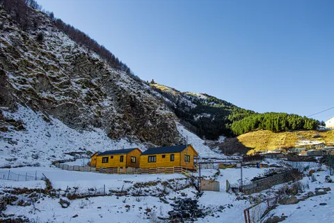 Mountain Cabin 4K Wallpaper · mountains · 3840×2560