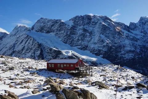 Mountain Cabin 4K Wallpaper · mountains · 3840×2560