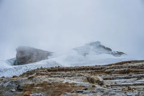 Snowy Volcano 4K Wallpaper · mountains · 3840×2560