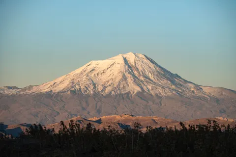 Snowy Volcano 4K Wallpaper · mountains · 3840×2560