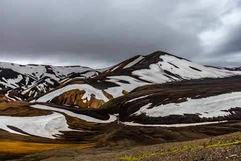 Snowy Volcano 4K Wallpaper · mountains · 3840×2560