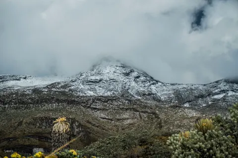 Snowy Volcano 4K Wallpaper · mountains · 3840×2560
