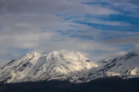 Snowy Volcano 4K Wallpaper · mountains · 3840×2560