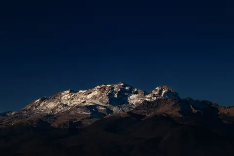 Snowy Volcano 4K Wallpaper · mountains · 3840×2560